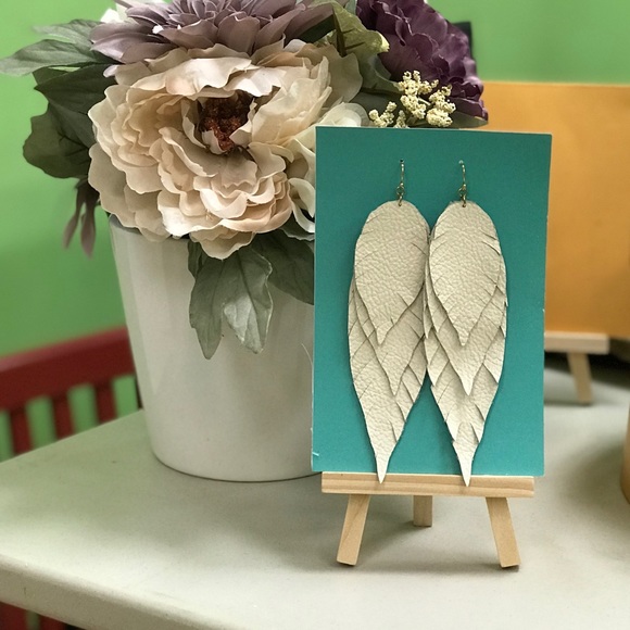 Off white/cream three leaf leather earrings. - Picture 2 of 2